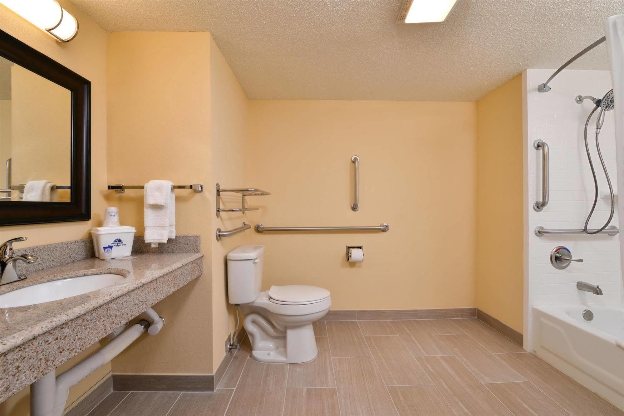 Americas Best Value Inn Tupelo Barnes Crossing מראה חיצוני תמונה